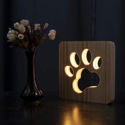 LED-Nachtlicht mit Hundepfote aus Holz