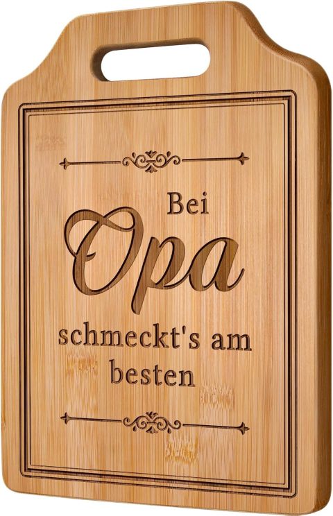 Bambus-Schneidebrett mit Gravur „Bei Opa schmeckt's am besten“ als Einzugsgeschenk