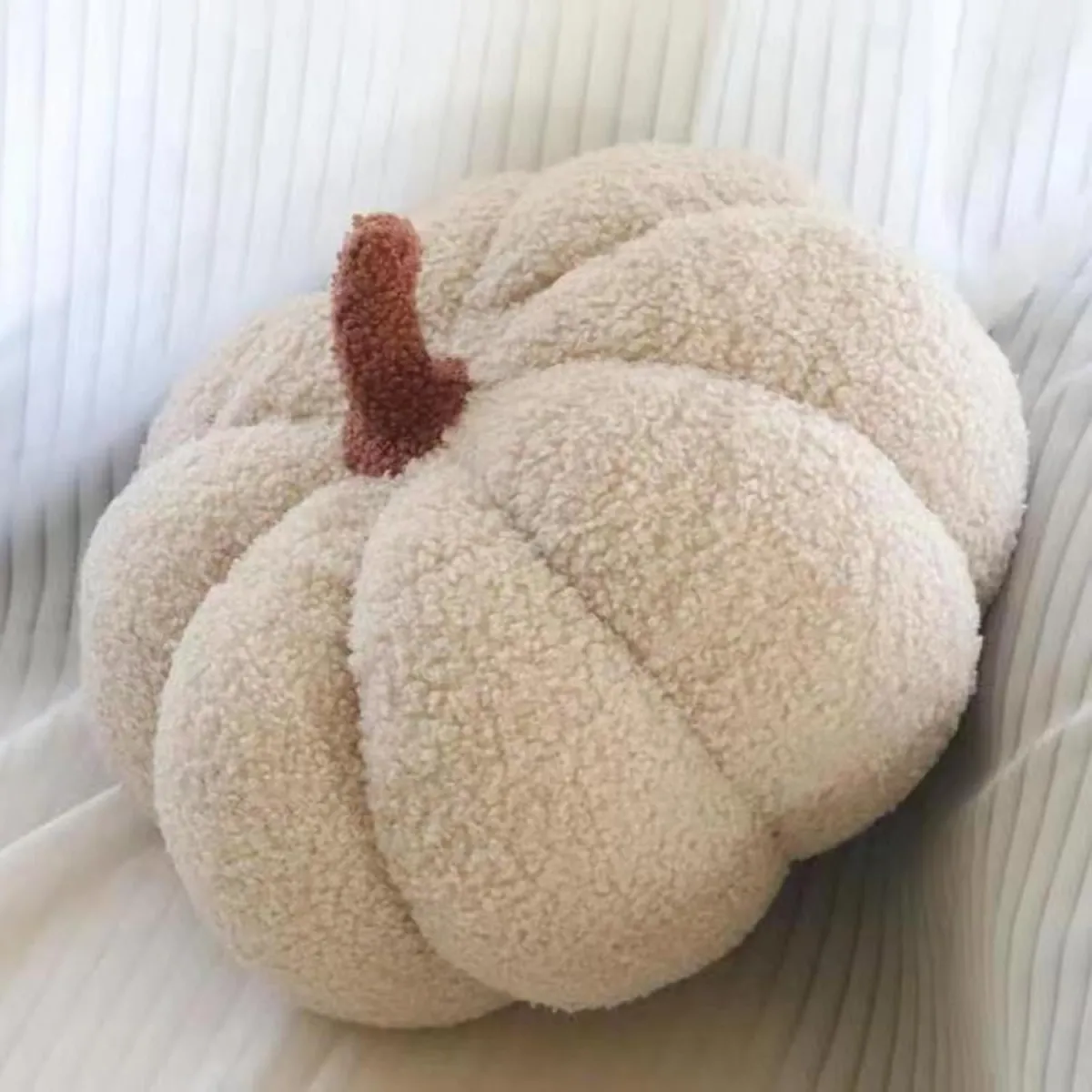Kürbiskissen in Off-White – Deko zu Halloween